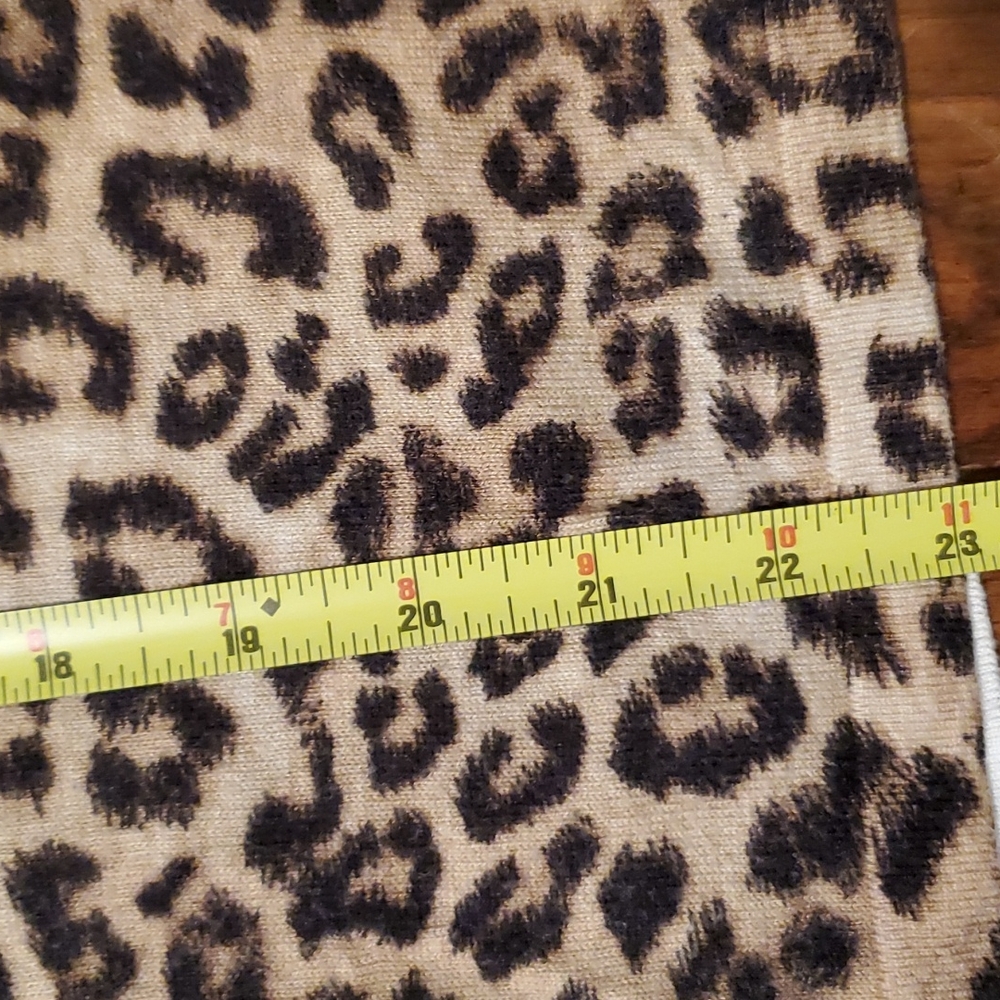 Chicos Size 1 Cheetah 🐆 Print Sweater - Picture 9 of 9
